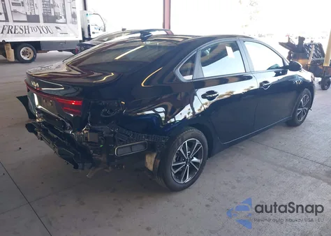2024 Kia Forte Lxs z USA, uszkodzony, nr VIN 3KPF24ADXRE717877